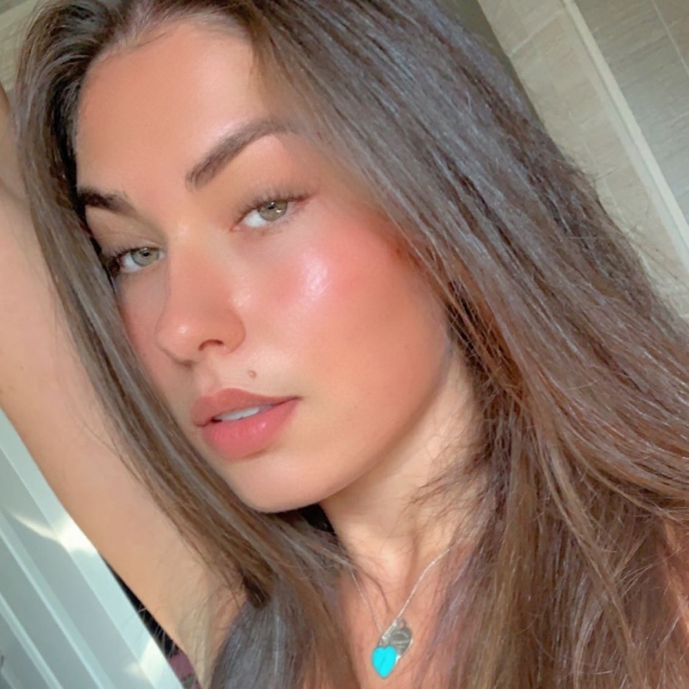 Meet your Posher, Monique